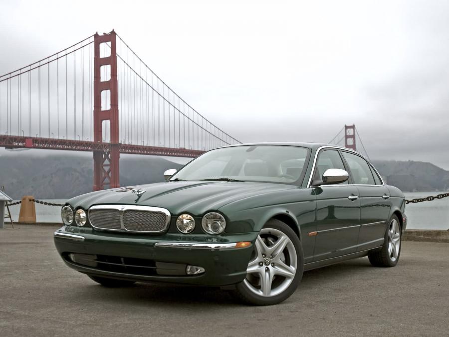  Jaguar XJ Super V8 2003 года  (фото 46 из 46)